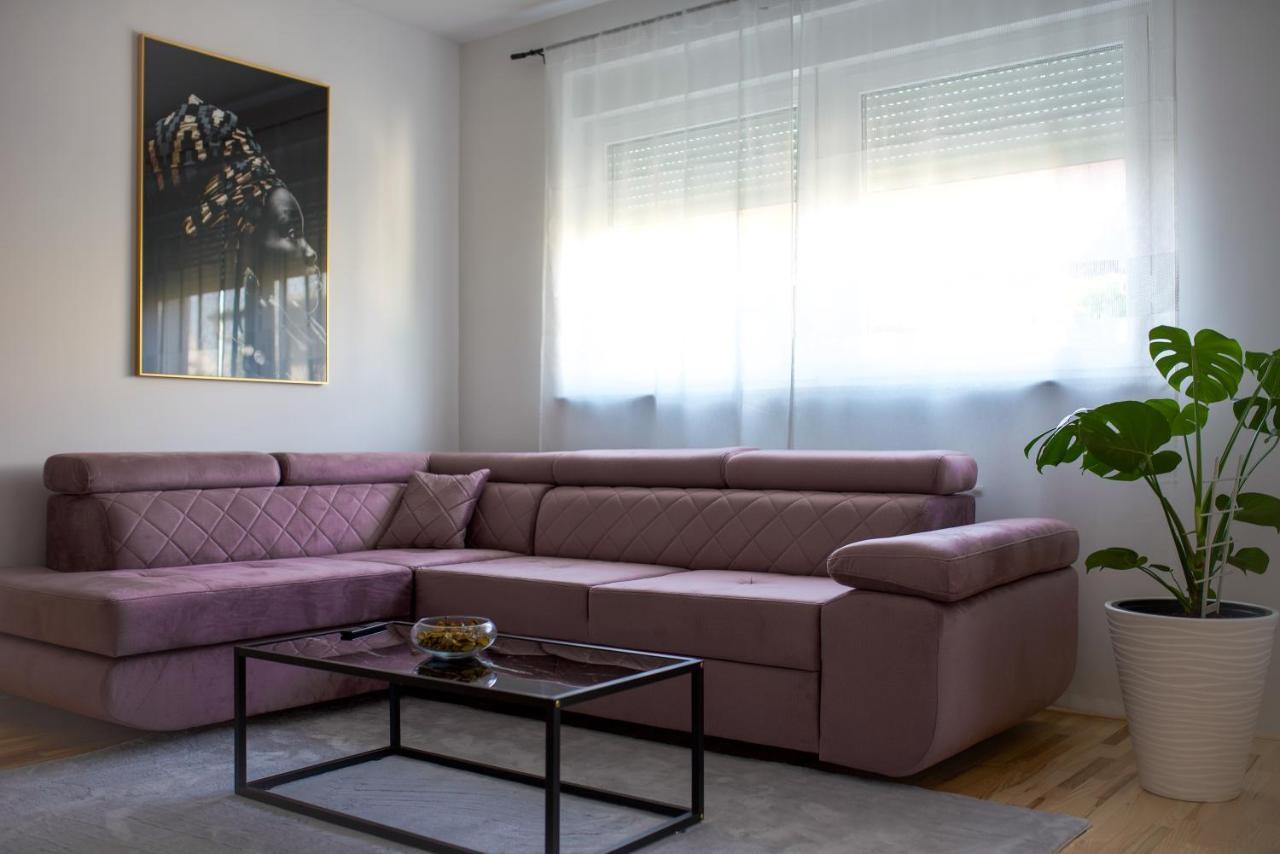 Apartman Plum - Self Check In, Free Parking أوسييك المظهر الخارجي الصورة