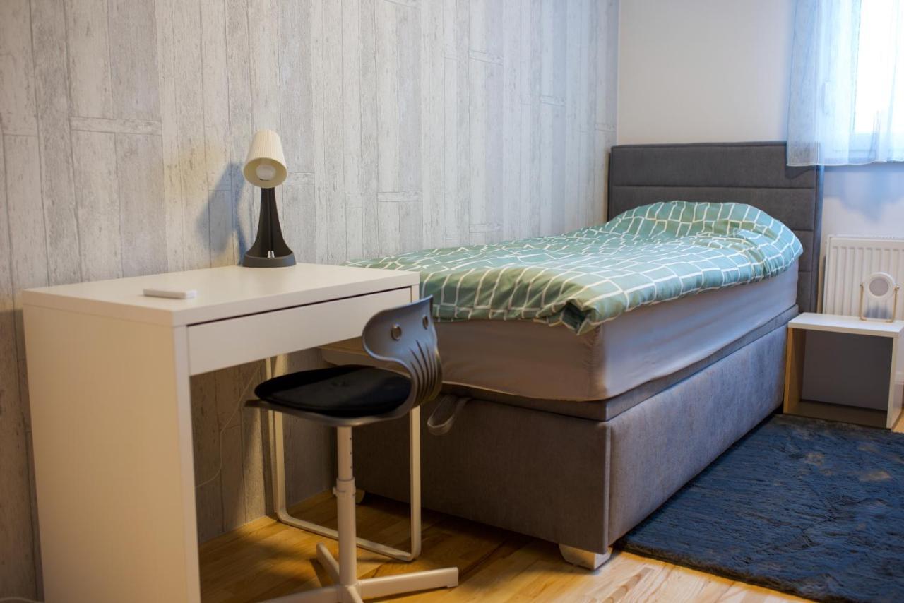 Apartman Plum - Self Check In, Free Parking أوسييك المظهر الخارجي الصورة